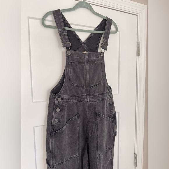 Madewell Denim Oversized Carpenter Overalls in Hartwell Wash - Picture 4 of 6